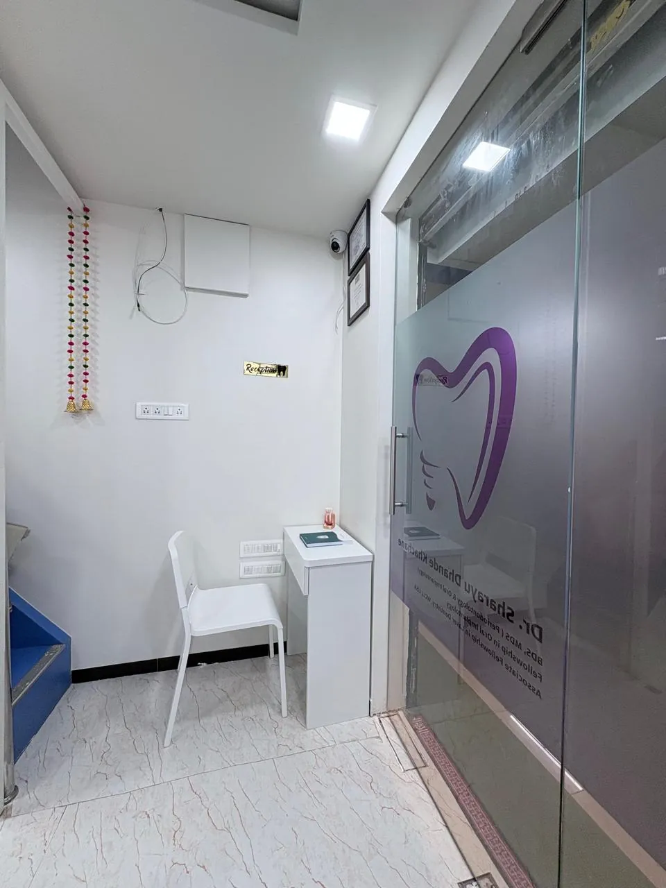 Reception at 32 Dental Pearls Clinic, Erandwane, Pune